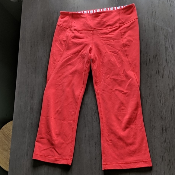 lululemon athletica Pants - Lululemon red crop Capri legging